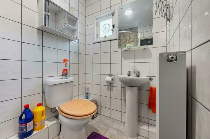 5 Bedroom End Of Terrace House For Sale In St. Andrew's Grove, London, N16