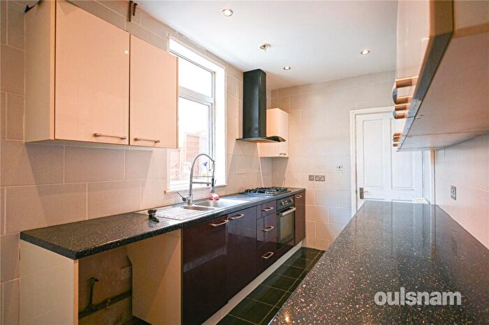 3 Bedroom Terraced House For Sale In Beakes Road, Smethwick, West Midlands, B67