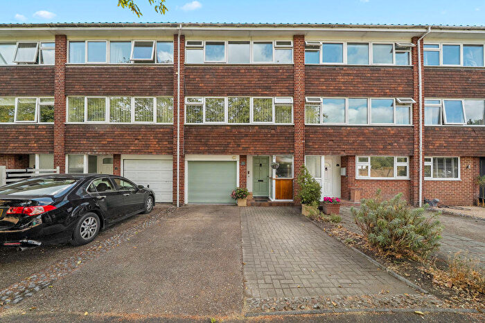 4 Bedroom Terraced House For Sale In Buckingham Avenue, West Molesey, KT8