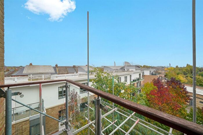 1 Bedroom Flat To Rent In Plough Close, Kensal Green, London, NW10