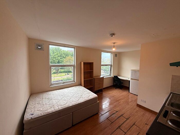 Studio To Rent In High Road Leyton, London, E10