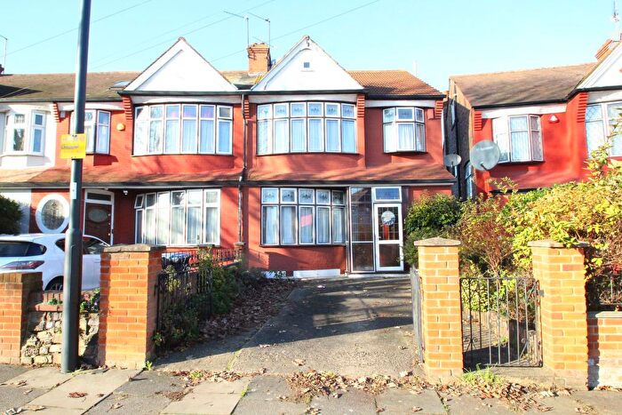 4 Bedroom Semi Detached House For Sale In Connaught Gardens, Palmers Green, N13