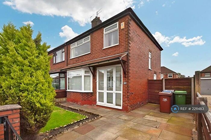 3 Bedroom Semi-Detached House To Rent In Whitegate Road, Chadderton, Oldham, OL9