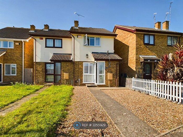 2 Bedroom Semi-Detached House To Rent In Foxgrove, Milton Regis, Sittingbourne, ME10