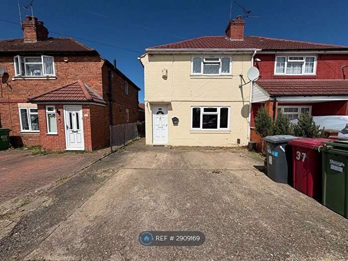3 Bedroom Semi-Detached House To Rent In Surrey Avenue, Slough, SL2