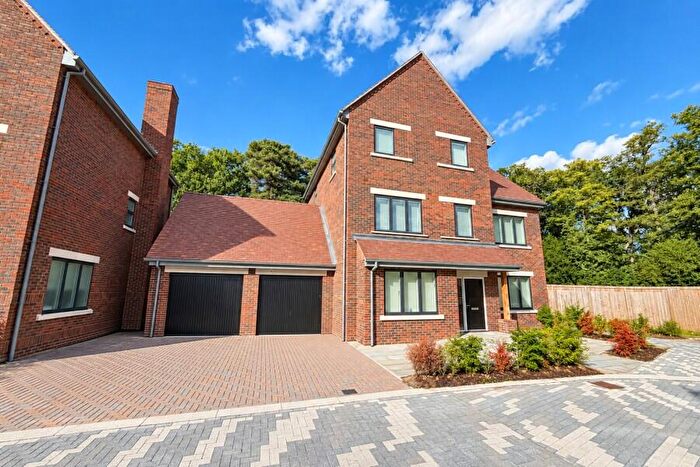 5 Bedroom Detached House To Rent In Woking, Surrey, GU21