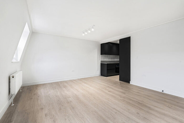 2 Bedroom Apartment To Rent In Homerton High Street, Hackney, London, E9