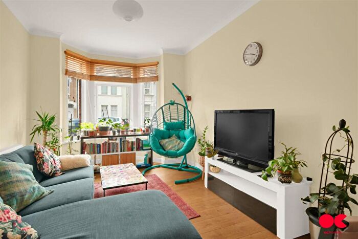 3 Bedroom Terraced House For Sale In Hampton Road, Ilford, IG1