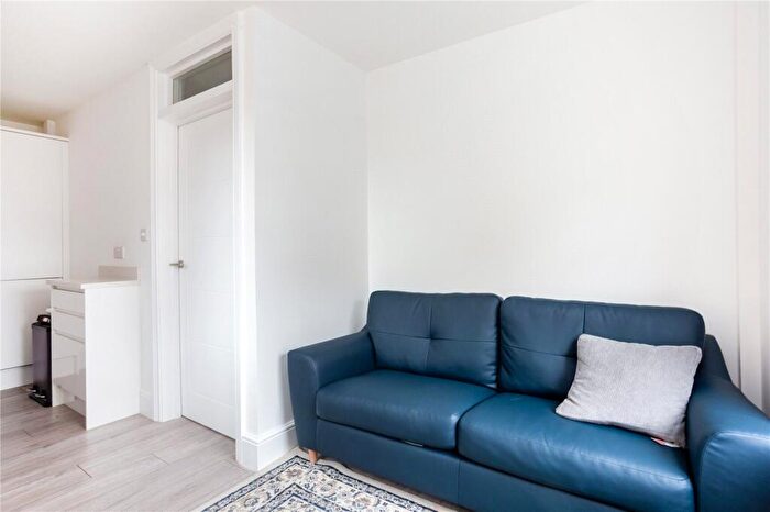 2 Bedroom Apartment To Rent In City Road, Winchester, Hampshire, SO23