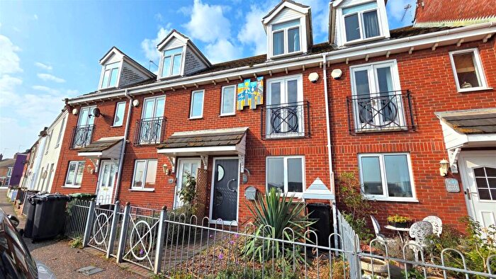 3 Bedroom Terraced House For Sale In Riverside Road, Gorleston, NR31