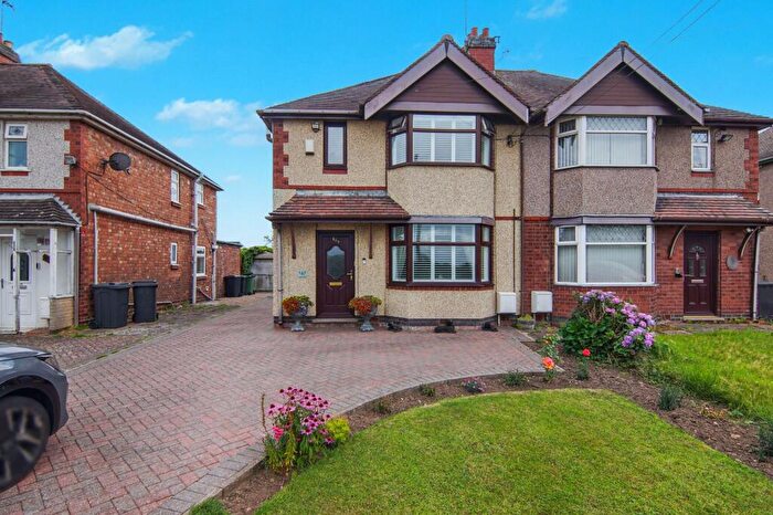 3 Bedroom Semi-Detached House For Sale In Coventry Road, Bulkington, CV12