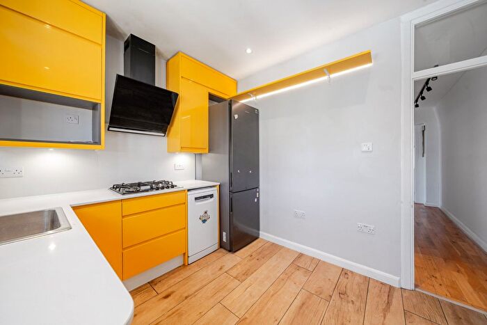 3 Bedroom Maisonette To Rent In Rothesay Avenue, Wimbledon, London, SW20