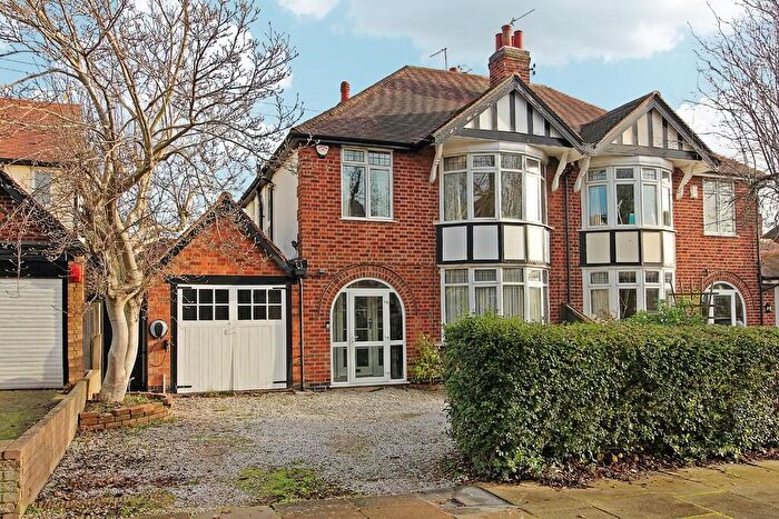 3 Bedroom Semi Detached House For Sale In Ridgway Road, Stoneygate, LE2