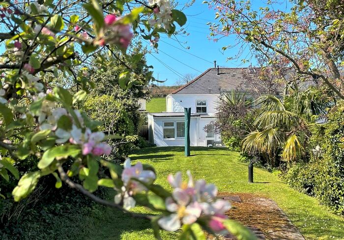 2 Bedroom Cottage For Sale In Newtown, Fowey, PL23