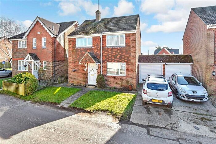 3 Bedroom Link Detached House For Sale In Egerton Forstal, Egerton, Ashford, Kent, TN27