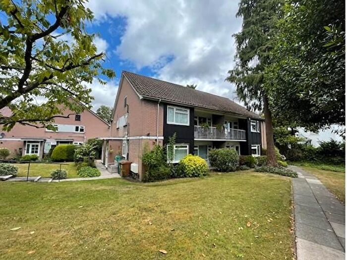 3 Bedroom Flat To Rent In Hewett Close, Stanmore, HA7