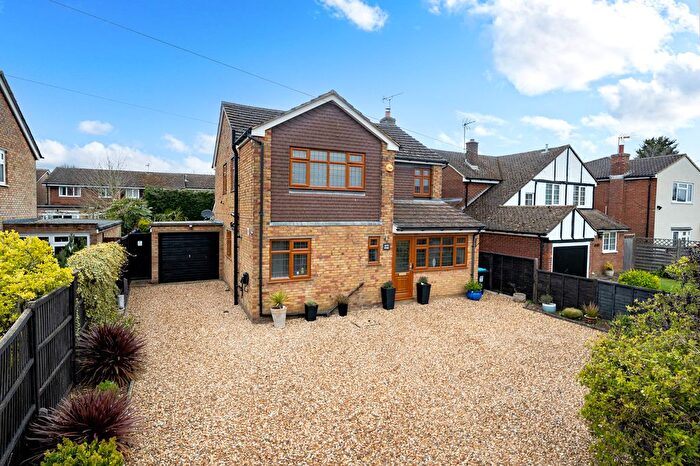 4 Bedroom Detached House For Sale In Chesham Road, Bovingdon, Hemel Hempstead, Hertfordshire, HP3