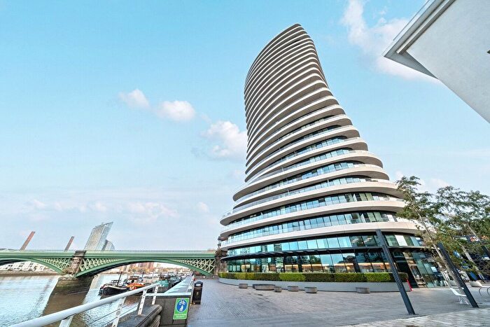 2 Bedroom Flat For Sale In Lombard Road, Battersea, London, SW11