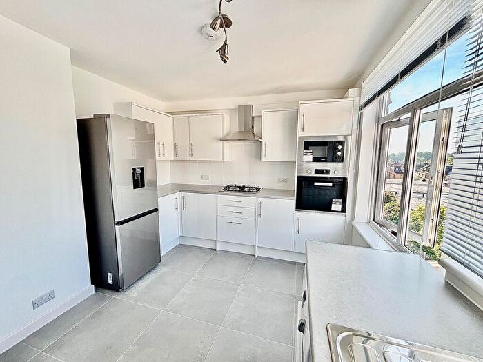 2 Bedroom Flat To Rent In Woodhouse Road, Leytonstone, E11