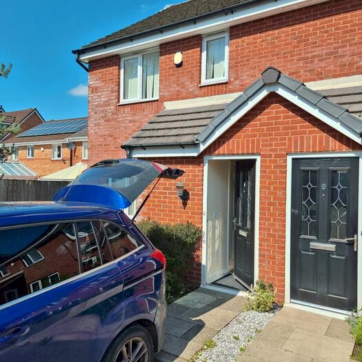 3 Bedroom End Of Terrace House To Rent In Chatsworth Court, Bolton, BL1
