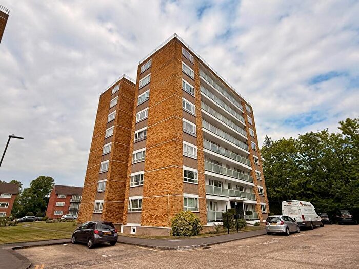 1 Bedroom Flat For Sale In Dove Park, Hatch End, HA5