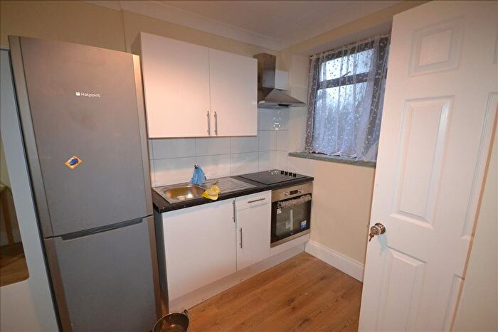 Studio To Rent In Stag Lane, London, NW9