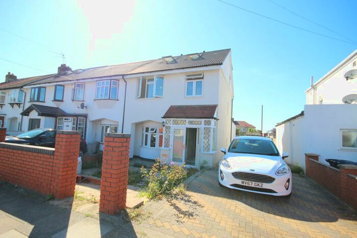 3 Bedroom Flat To Rent In Manor Farm Road, Wembley, Middlesex, HA0