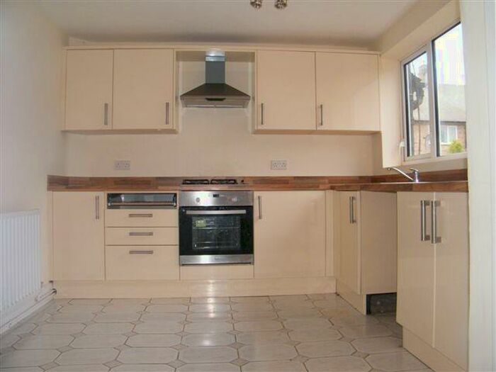 3 Bedroom House To Rent In Scafell Way, Clifton, NG11