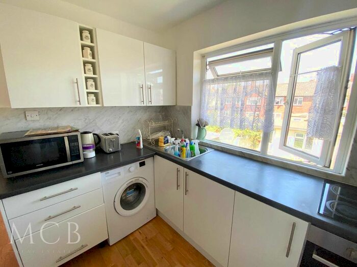 2 Bedroom Flat To Rent In Saxon Avenue, Feltham, TW13