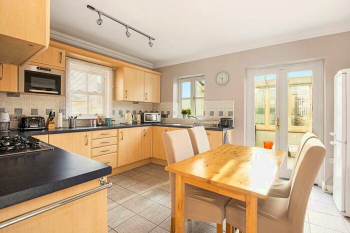 4 Bedroom Semi-Detached House To Rent In Peverell Avenue West, Dorchester, DT1