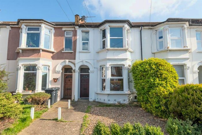 1 Bedroom Apartment To Rent In Walpole Road, South Woodford, E18