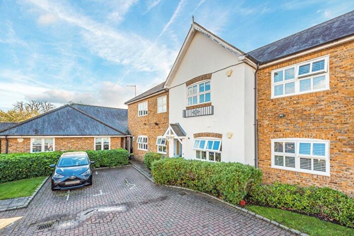 2 Bedroom Bungalow For Sale In Knights Place, Twickenham, TW2