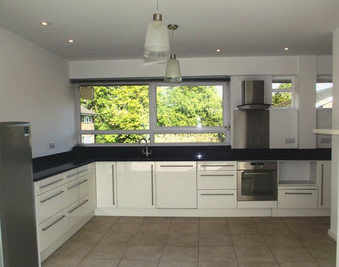 3 Bedroom Apartment To Rent In St. Margarets, Guildford, GU1