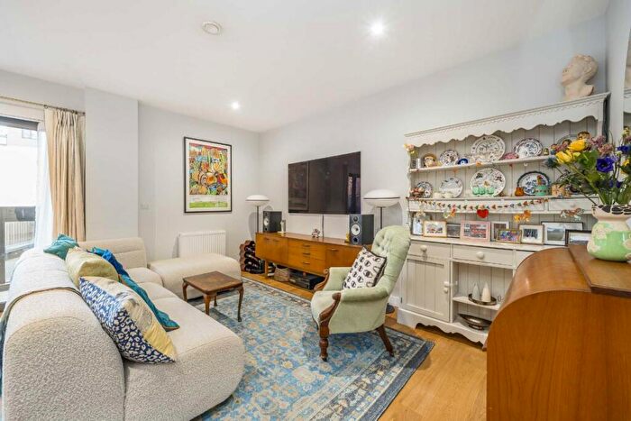 3 Bedroom Flat For Sale In Grove Vale, East Dulwich, SE22