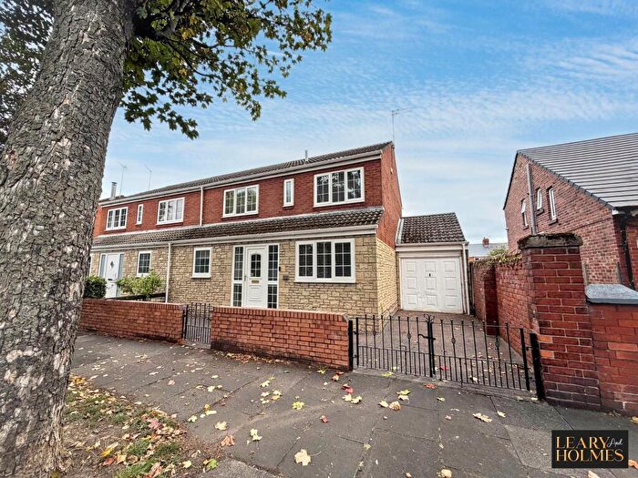 4 Bedroom Semi-Detached House For Sale In York Avenue, Jarrow, NE32