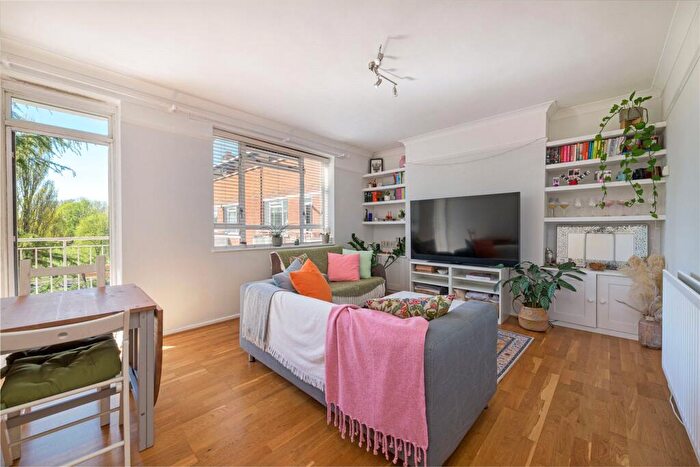 2 Bedroom Apartment To Rent In Stephen Sanders Court, SW11