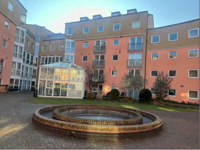 2 Bedroom Flat To Rent In Feltham, London, TW14