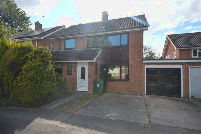 4 Bedroom Detached House To Rent In Oaklands Close, Braintree, CM77