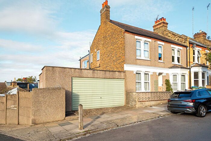 5 Bedroom End Of Terrace House For Sale In Dallin Road, London, SE18