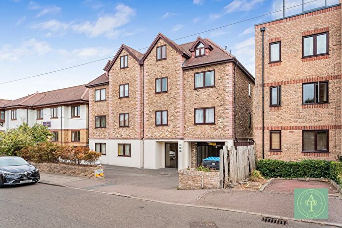 2 Bedroom Flat For Sale In Old Farm Avenue, Southgate, London, N14