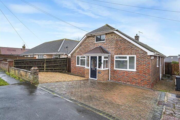 3 Bedroom Detached Bungalow For Sale In Cissbury Avenue, Peacehaven, BN10