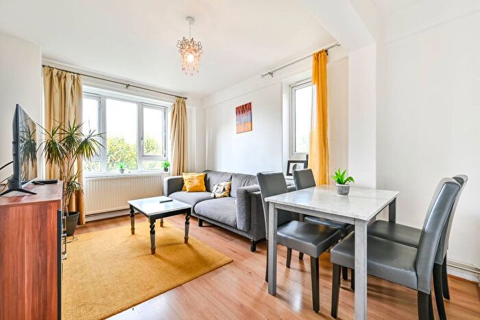 2 Bedroom Flat To Rent In Clifton Road, Islington, London, N1