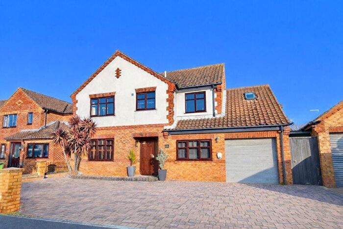 5 Bedroom Detached House For Sale In El Alamein Way, Bradwell, NR31