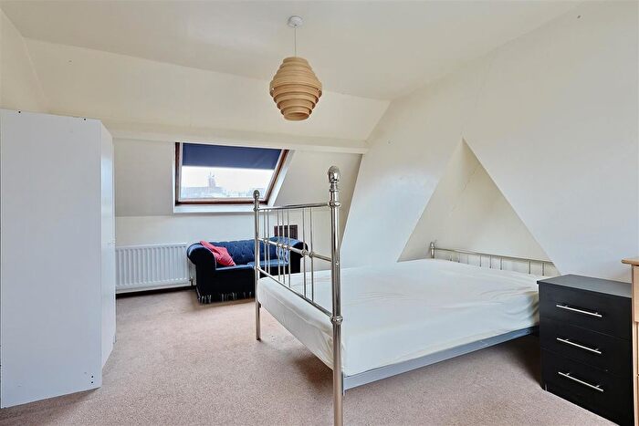 4 Bedroom Maisonette To Rent In Hazelwood Avenue, Jesmond, Newcastle Upon Tyne, NE2