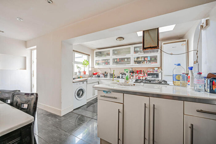3 Bedroom Terraced House For Sale In Avondale Road, London, , Harringay, London, N15