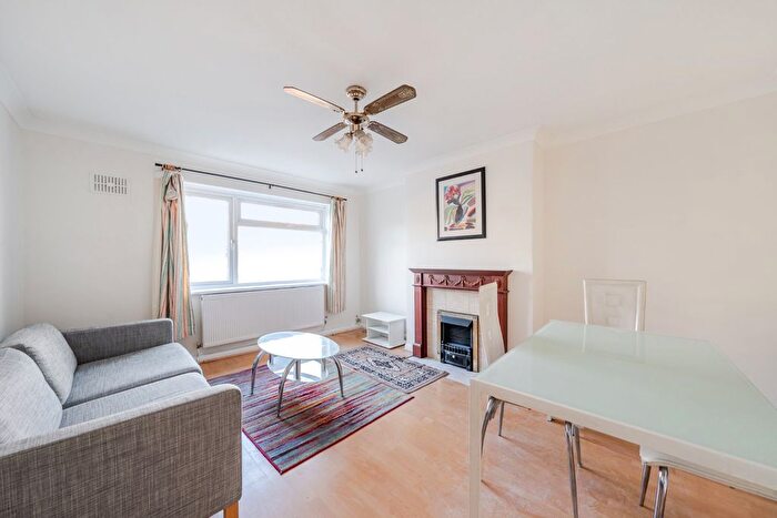 2 Bedroom Flat To Rent In Christchurch Avenue, Kilburn, London, NW6