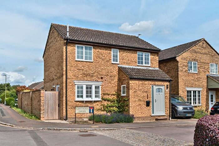 3 Bedroom Link Detached House For Sale In Carterton, Oxfordshire, OX18