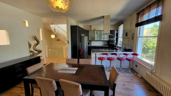 3 Bedroom Flat To Rent In Hackney, Zone, E8