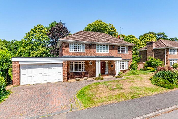 4 Bedroom House For Sale In Birch Grove, Pyrford, Surrey, GU22