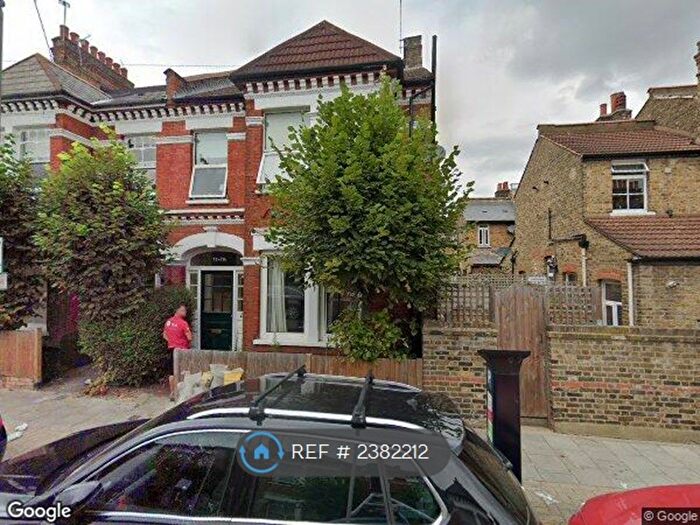 3 Bedroom Flat To Rent In Tooting, London, SW17